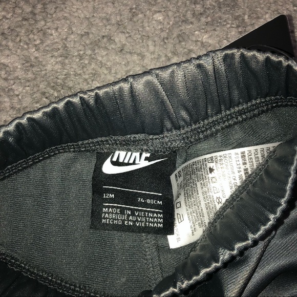 Brand New w/tags Nike baby tracksuit 2pc. Set - Picture 5 of 8